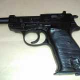 La Walter P 38, la pistola usata dai nazisti durante la Seconda Guerra Mondiale (riproduzione)